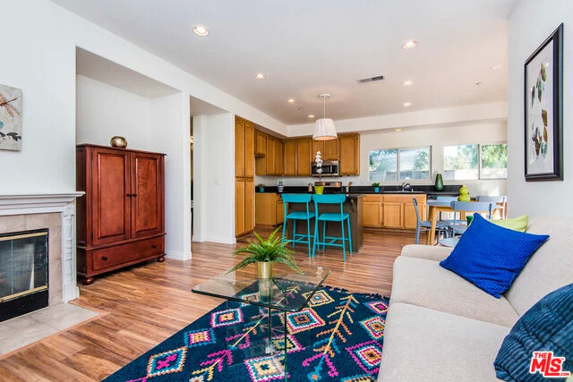 9040 Hayvenhurst #117, North Hills, CA 91343