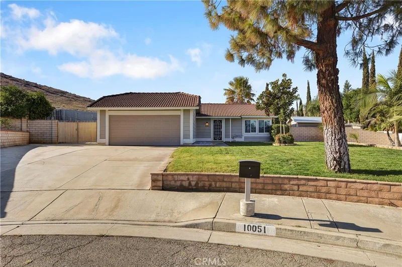 10051 Burnham, Riverside, CA 92503