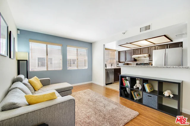 1001 Figueroa #305, Los Angeles, CA 90012