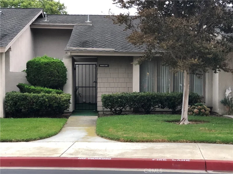 8565 Larkhall #801B, Huntington Beach, CA 92646