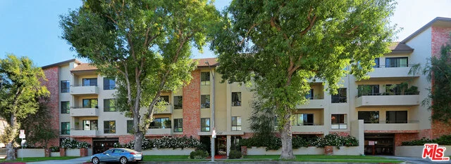 1167 Roxbury #304, Los Angeles, CA 90035