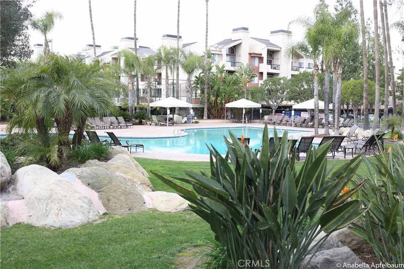 5500 Owensmouth #107, Woodland Hills, CA 91367