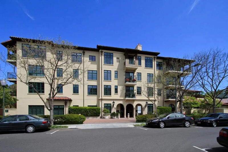 555 Byron #207, Palo Alto, CA 94301