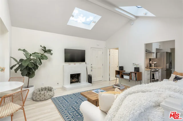 1005 Beverly Glen, Los Angeles, CA 90077