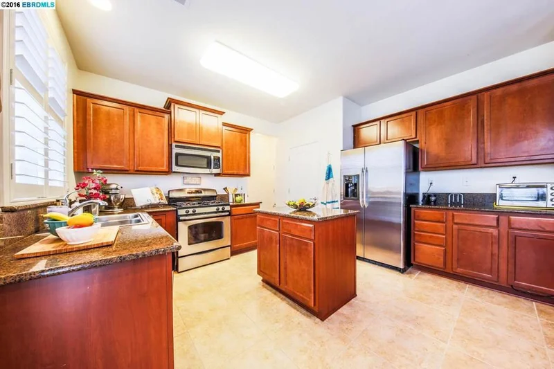 86 Valerian Ct, Oakley, CA 94561