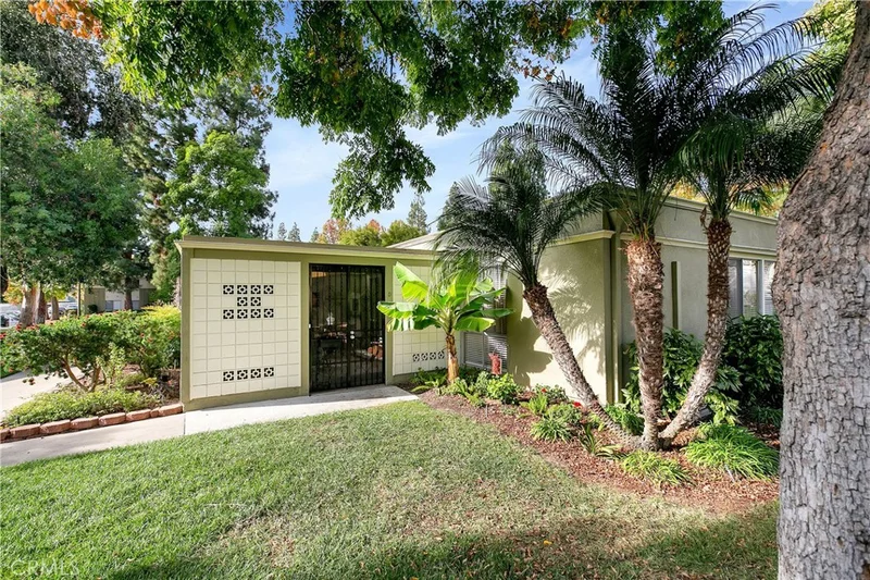 102 Via Estrada D, Laguna Woods, CA 92637