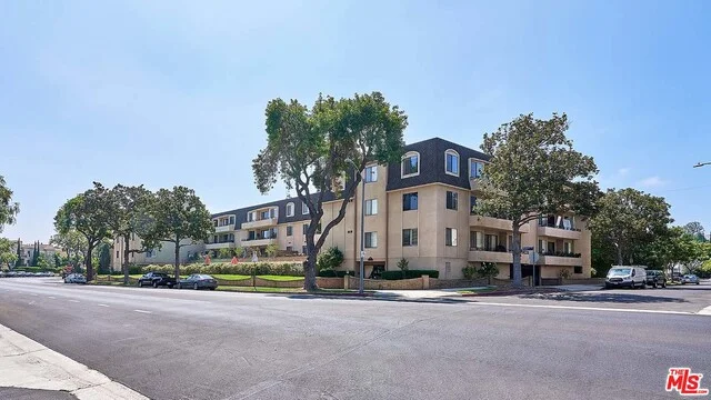 1223 Roxbury #202, Los Angeles, CA 90035