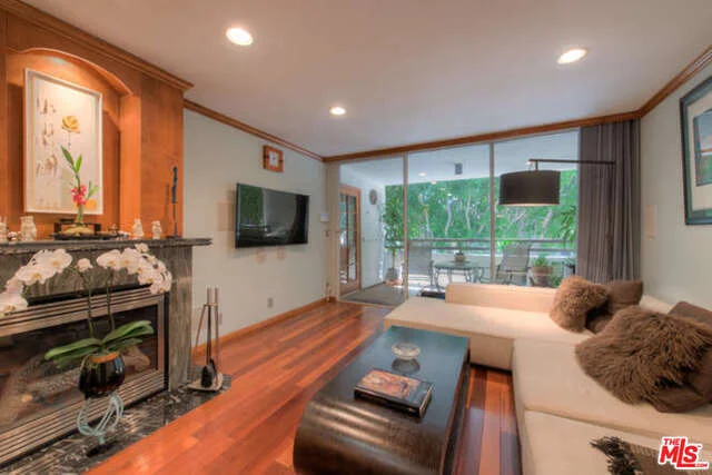 911 Kings #201, West Hollywood, CA 90069