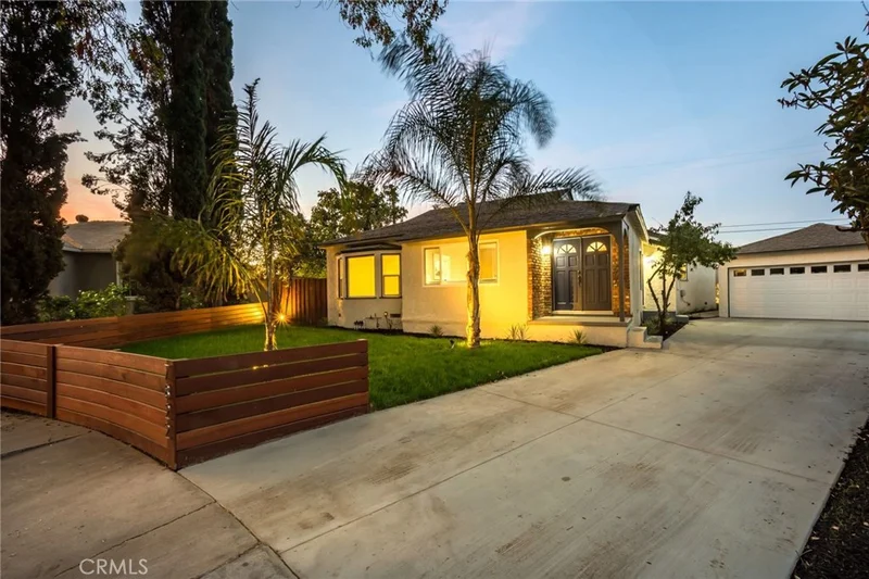 7822 Peach, Van Nuys, CA 91406