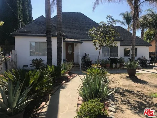 19016 Arminta, Reseda, CA 91335