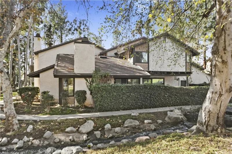 870 Via Mesa Verde, Riverside, CA 92507