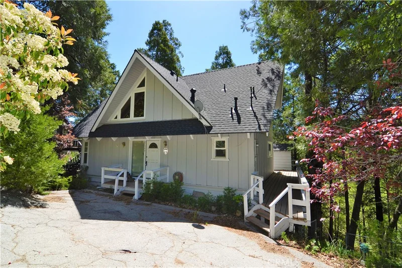 27545 Bay, Lake Arrowhead, CA 92352