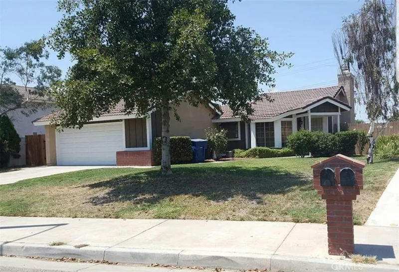 11231 Heathrow, Riverside, CA 92503