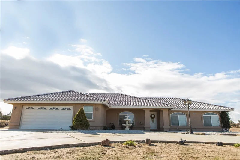 11631 Belmont, Oak Hills, CA 92344