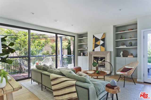 1021 Westmount #102, West Hollywood, CA 90069
