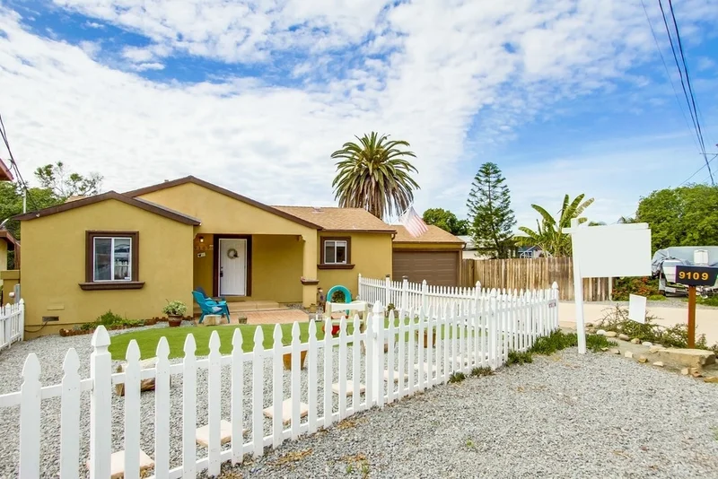 9109 Valencia St, Spring Valley, CA 91977