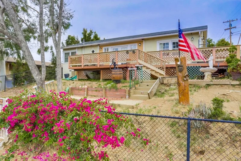 410 W Alvarado Street, Fallbrook, CA 92028