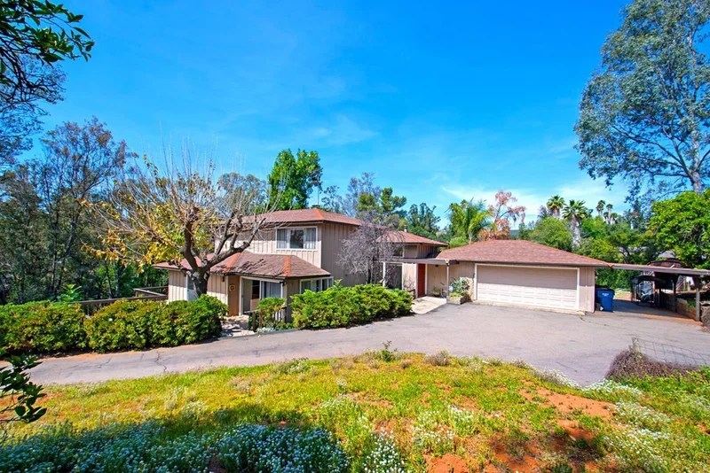 11458 Valle Vista Road, Lakeside, CA 92040