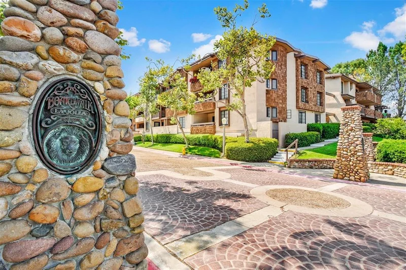 8860 Villa La Jolla Dr #106, La Jolla, CA 92037