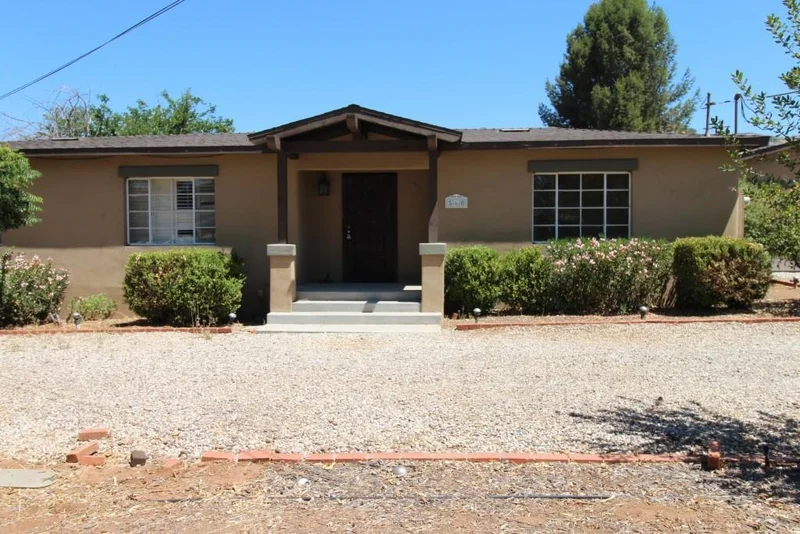 560 Pepper Dr, El Cajon, CA 92021