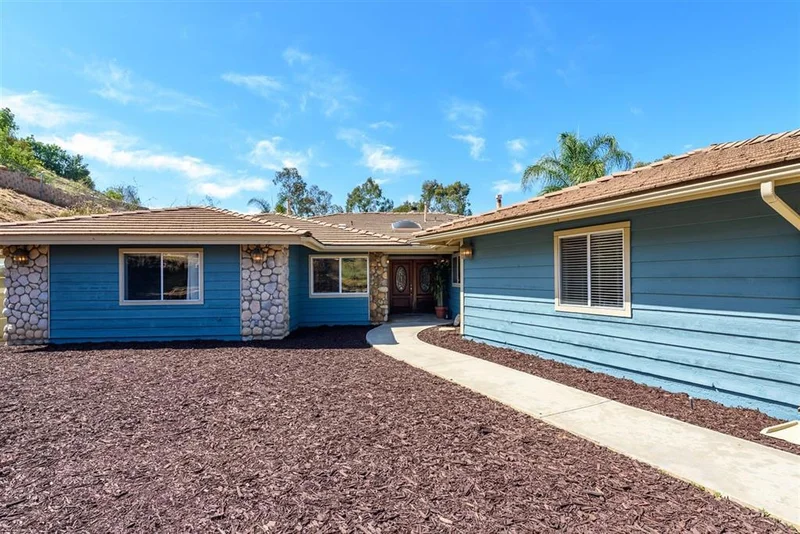 1158 Terrace Crest, El Cajon, CA 92019
