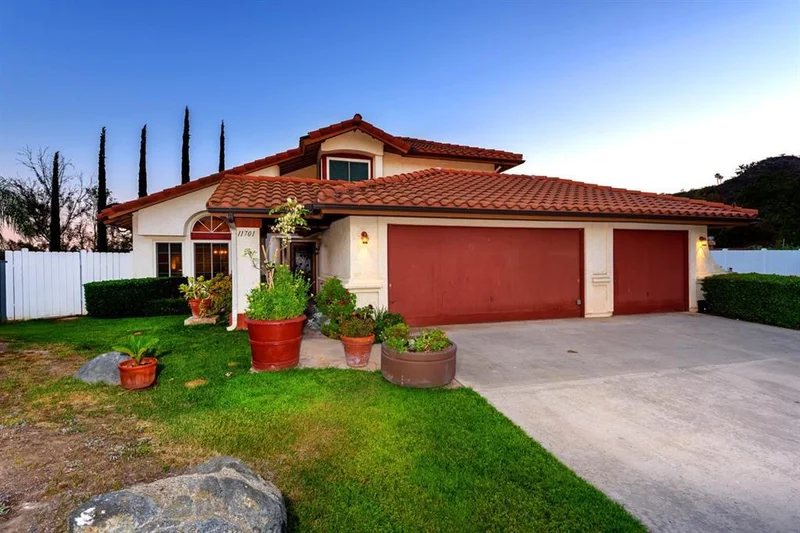11701 Calle Trucksess, El Cajon, CA 92019
