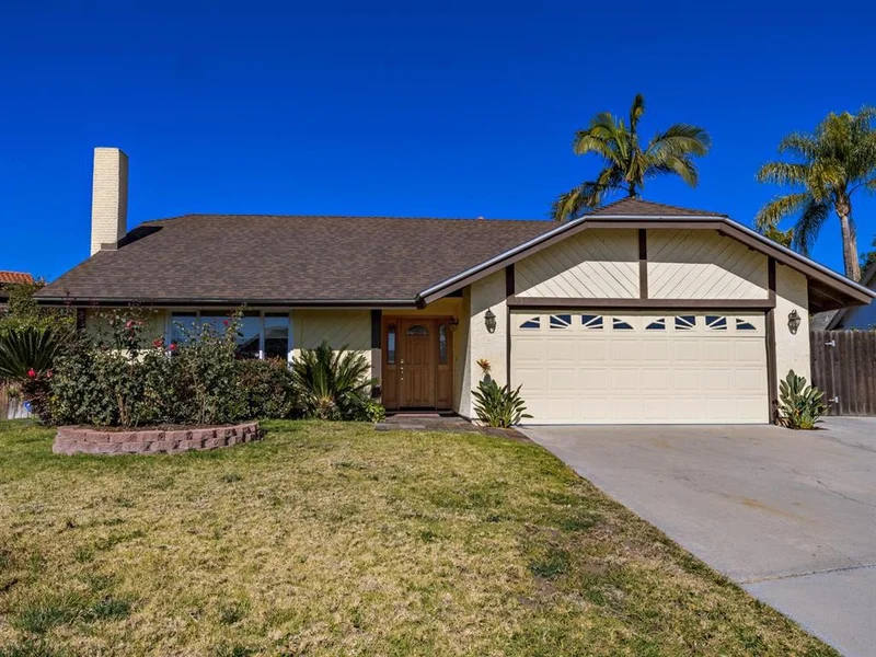 910 Rodeo Queen Dr, Fallbrook, CA 92028