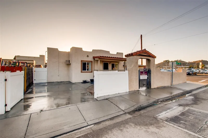 10059 Vine St, Lakeside, CA 92040