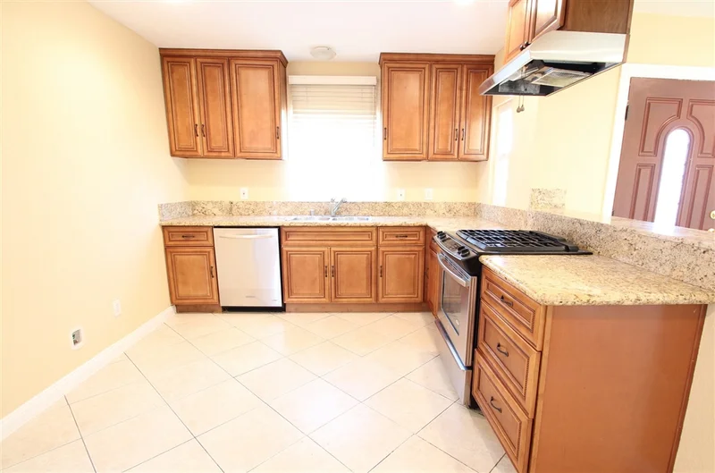 1041 Avenue, Escondido, CA 92026