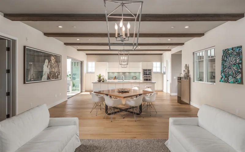 2689 State Street, Carlsbad, CA 92008