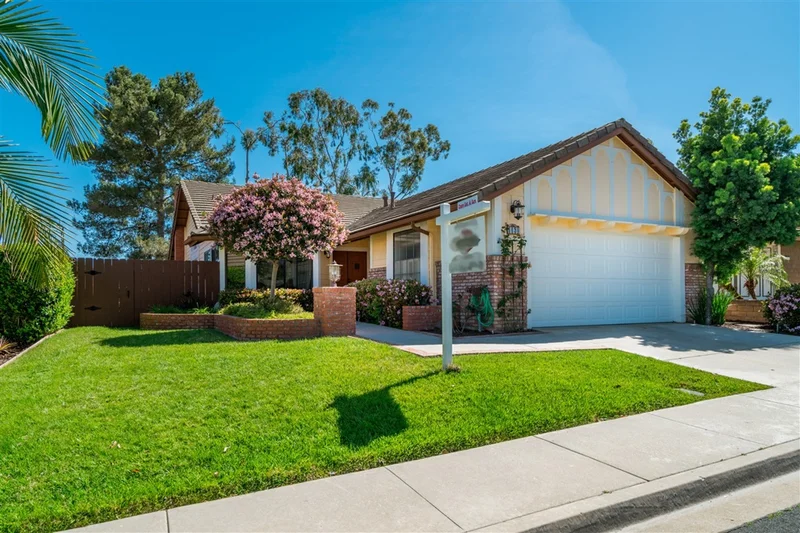 1131 Brewley Ln, Vista, CA 92081