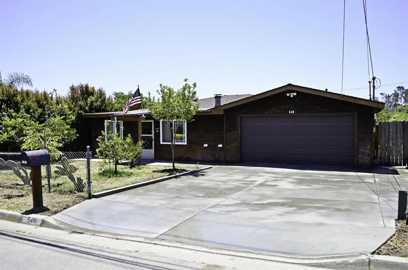 548 Moa Drive, Vista, CA 92083
