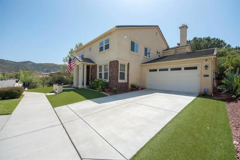 2971 Burnet Dr, Escondido, CA 92027