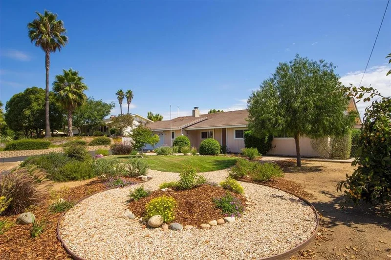913 River Oaks Ln, Fallbrook, CA 92028