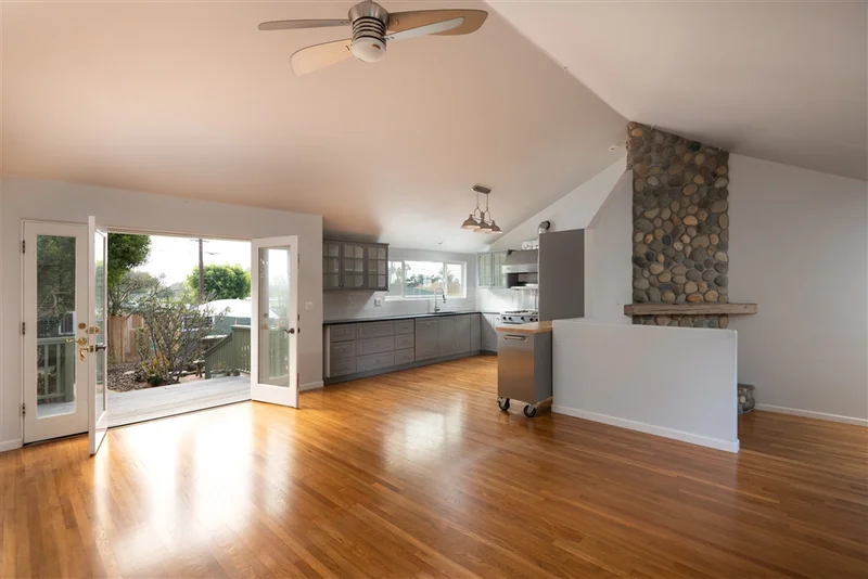 1245 Chalcedony St, San Diego, CA 92109