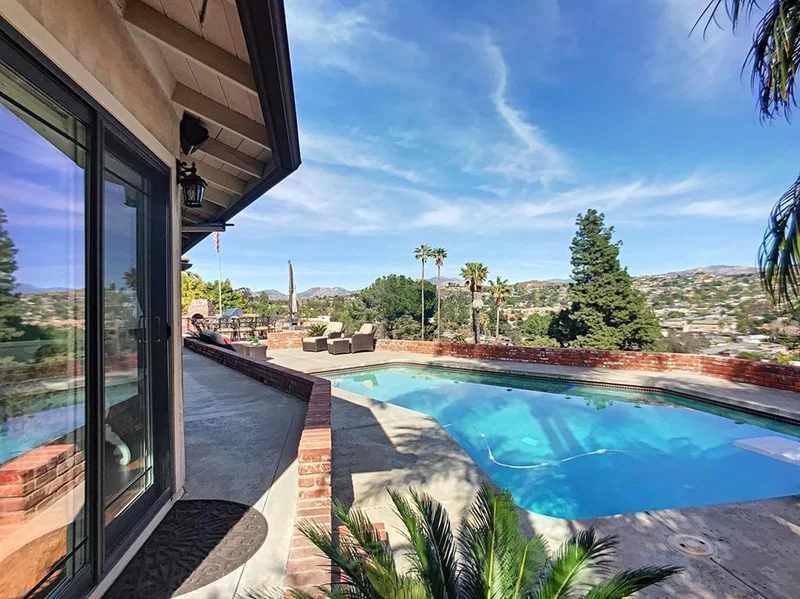 1151 Topper Ln, El Cajon, CA 92021