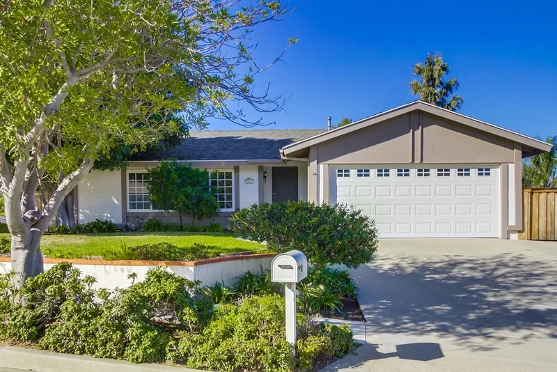 620 Lynnette Cir, Vista, CA 92084
