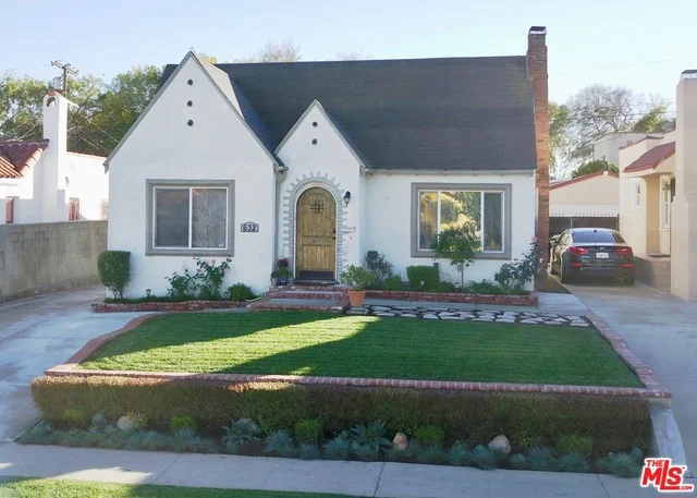 632 104th, Los Angeles, CA 90044