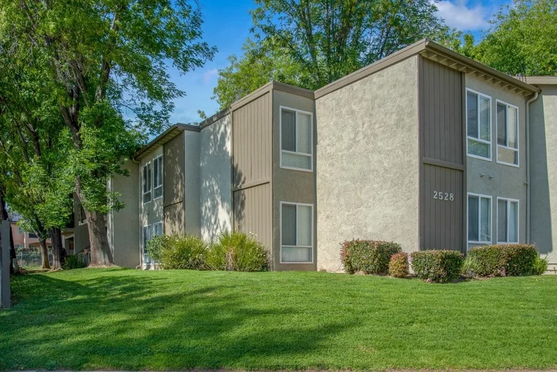 2528 White Oak Pl #4, Escondido, CA 92027
