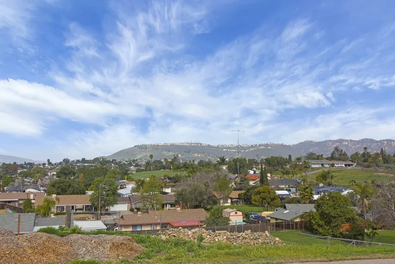 1140 Rees Rd, Escondido, CA 92026