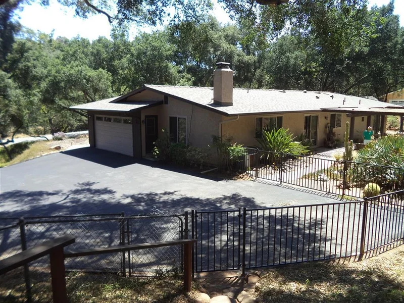 26880 Banbury Dr., Valley Center, CA 92082