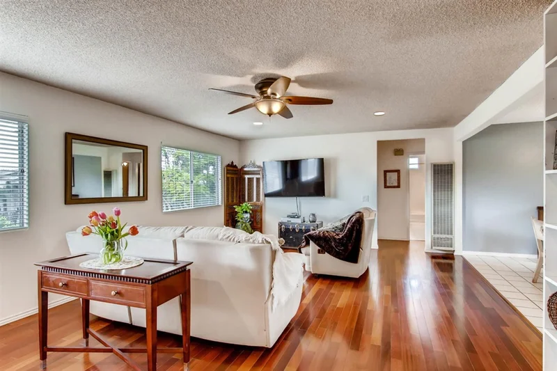 1170 Mayberry Ln, Vista, CA 92083