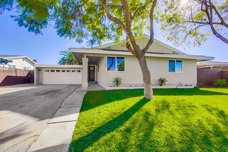 9109 Inverness Road, Santee, CA 92071