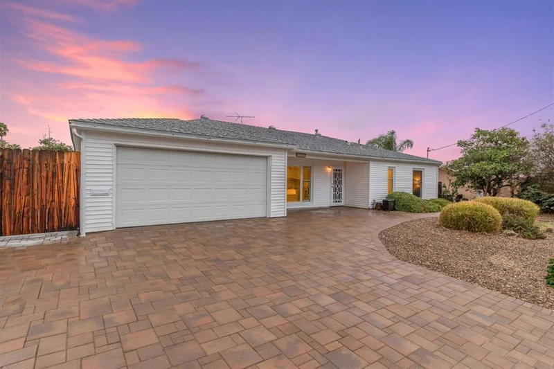 8814 Indian Wells Court, Santee, CA 92071
