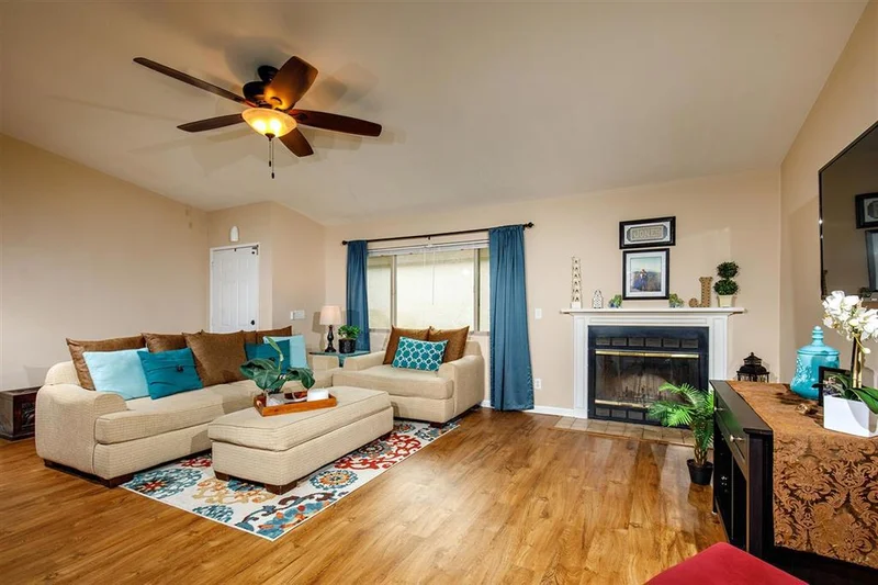 255 Oleander Dr, Oceanside, CA 92057