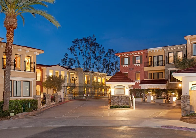 1040 Genter St. #102, La Jolla, CA 92037