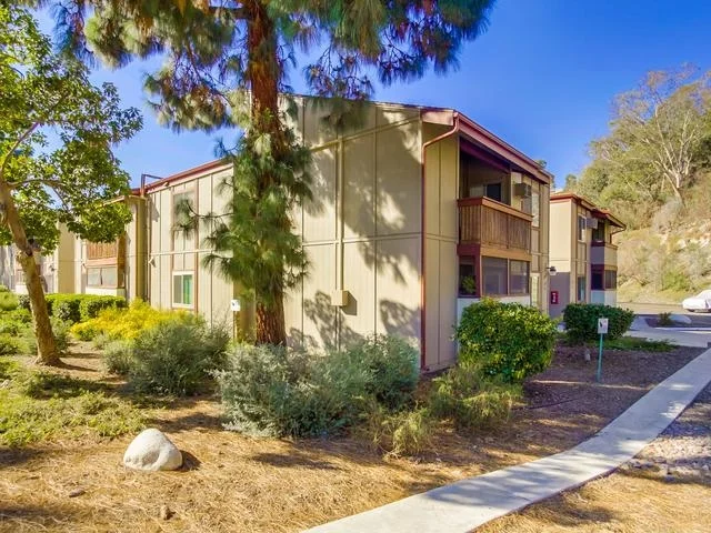 5482 Adobe Falls #5, San Diego, CA 92120