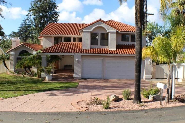 10076 Ward Ln, La Mesa, CA 91941