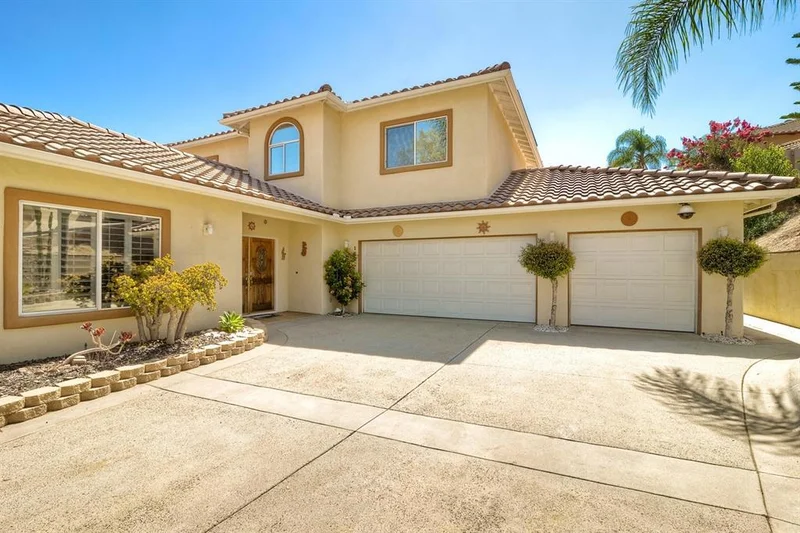1122 Pasadero Dr, Escondido, CA 92029
