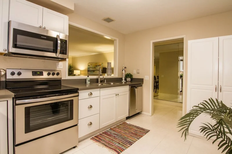 8840 Villa La Jolla Dr #112, La Jolla, CA 92037